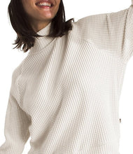 Load image into Gallery viewer, The North Face Women&#39;s Mock Neck Chabot Pullover in White Dune