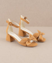 Load image into Gallery viewer, Made For Fun Bow Heels Tan