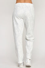 Load image into Gallery viewer, Getting My Story Straight Fleece Sweatpants in White Camo