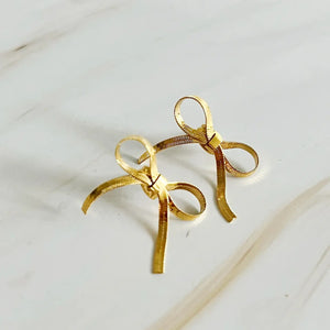 Dancing with Somebody Gold Herringbone Chain Bow Earrings