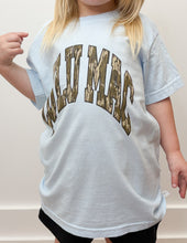 Load image into Gallery viewer, Lulu Mac YOUTH Bottomland Camo Logo SS Tee in Chambray