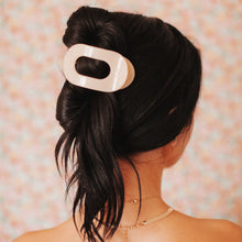 Load image into Gallery viewer, Teleties Medium Flat Round Clip Almond Beige