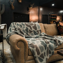 Load image into Gallery viewer, Burlebo Sherpa Blanket in Classic Deer Camo