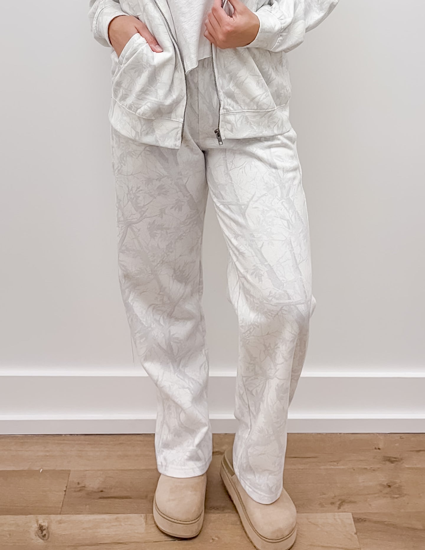 Getting My Story Straight Fleece Sweatpants in White Camo