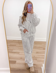 Getting My Story Straight Fleece Sweatpants in White Camo