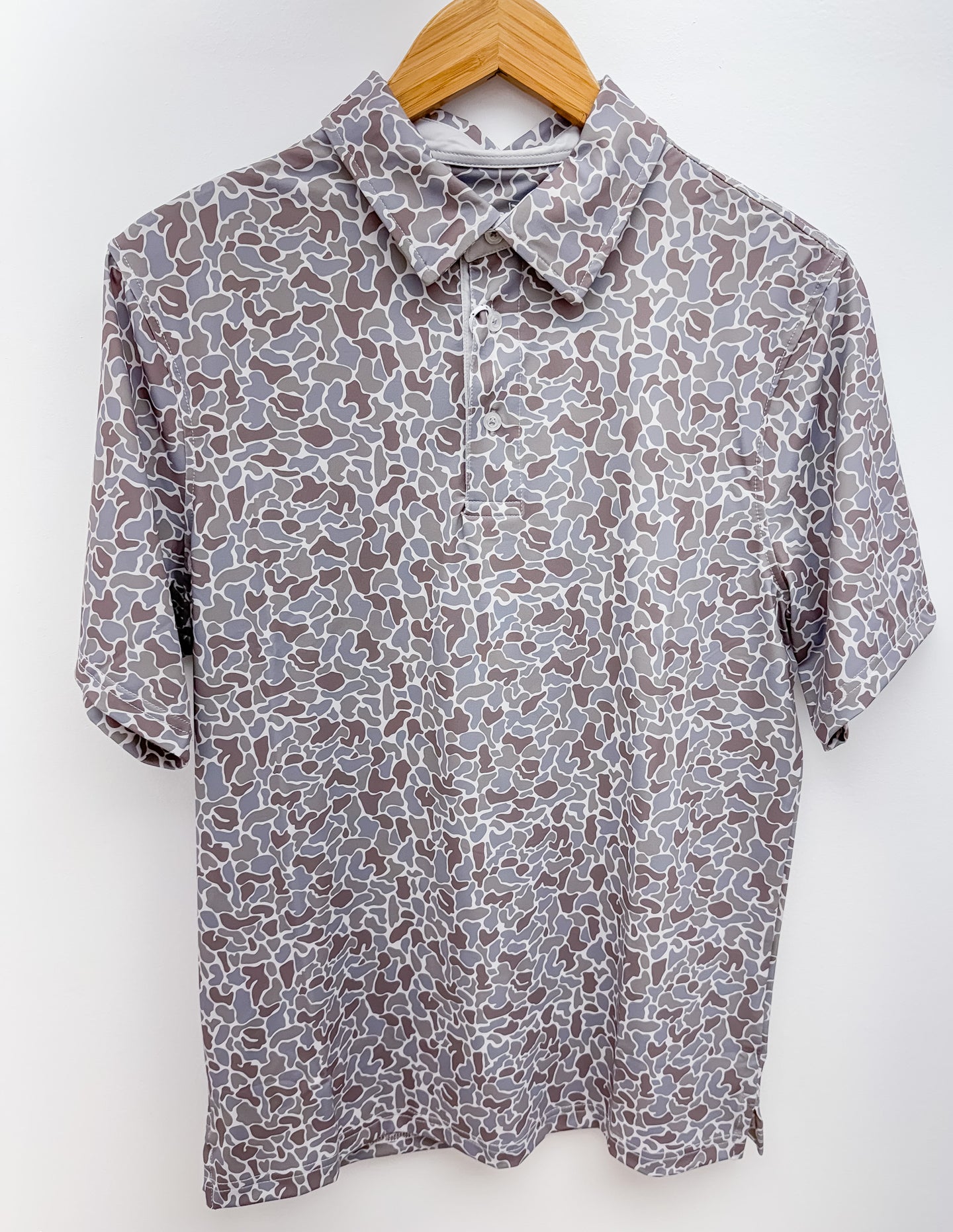 Southern Shirt Men's Hunters Hideaway Printed Polo in Ridgeline