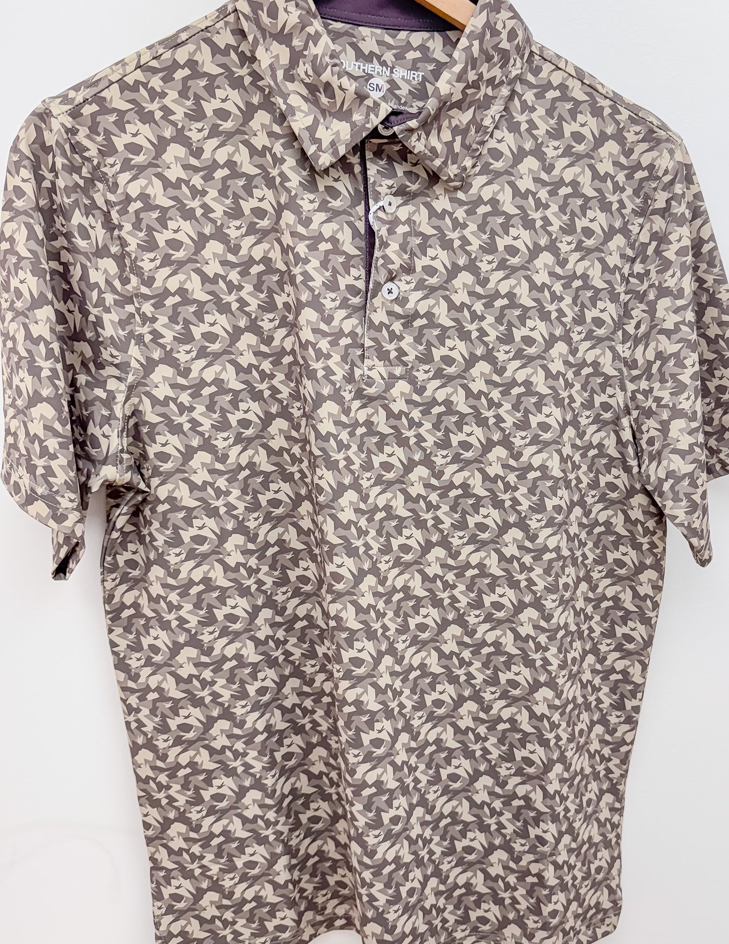 Southern Shirt Co. Men's Feathered Pursuit Printed Polo