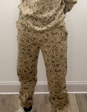 Load image into Gallery viewer, Southern Shirt Co. Men's Campfire Sweatpants in Deer Camo