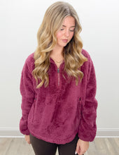 Load image into Gallery viewer, The North Face Women's Evolve Osito 1/2 Zip Jacket in Burgundy Crush