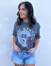 Load image into Gallery viewer, Mississippi State Bulldogs Helmet Circle Gray Thrifted Tee