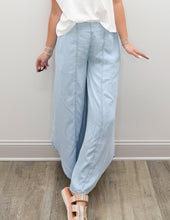 Load image into Gallery viewer, Find Me Tulip Washed Denim Relax Fit Jeans